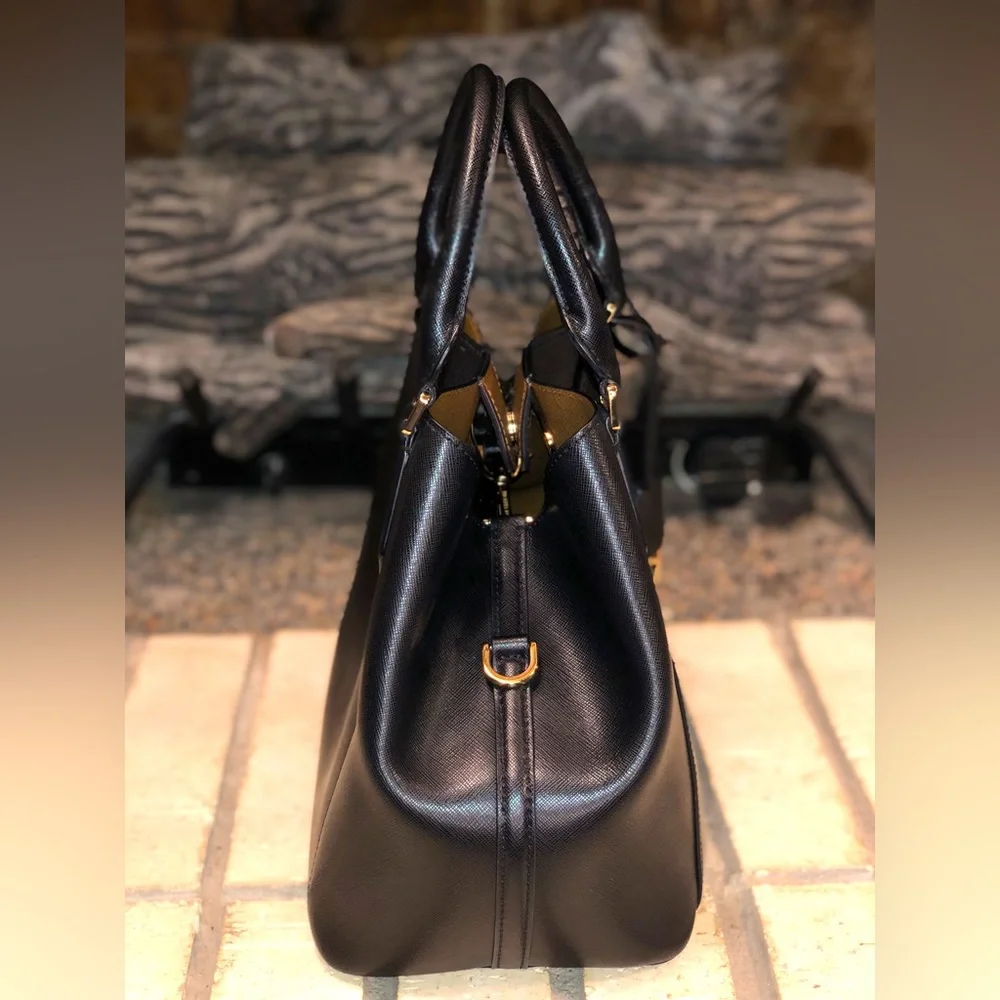 💥Moving to @the_bag_guy💥Michael Kors - Greenwich Large Saffiano Leather Tote - Picture 14 of 15